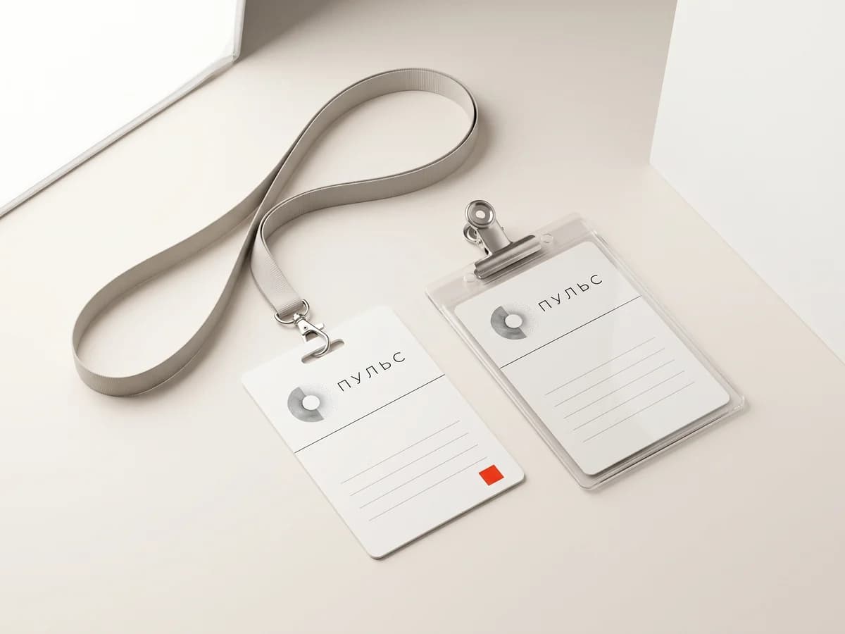 NFC-бейдж на ленте с именем участника