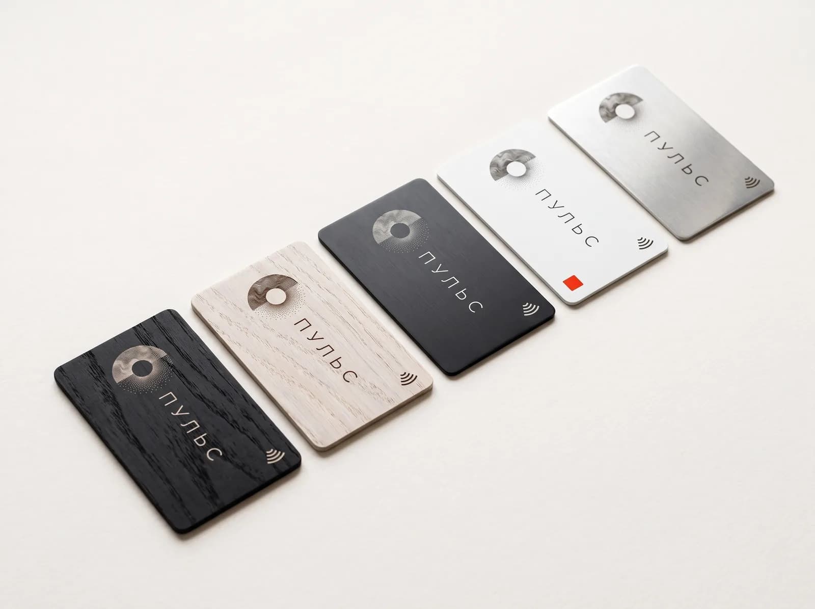 Премиальные NFC-визитки в ряд: чёрный и белёный дуб, чёрная и белая сталь, шлифованная сталь