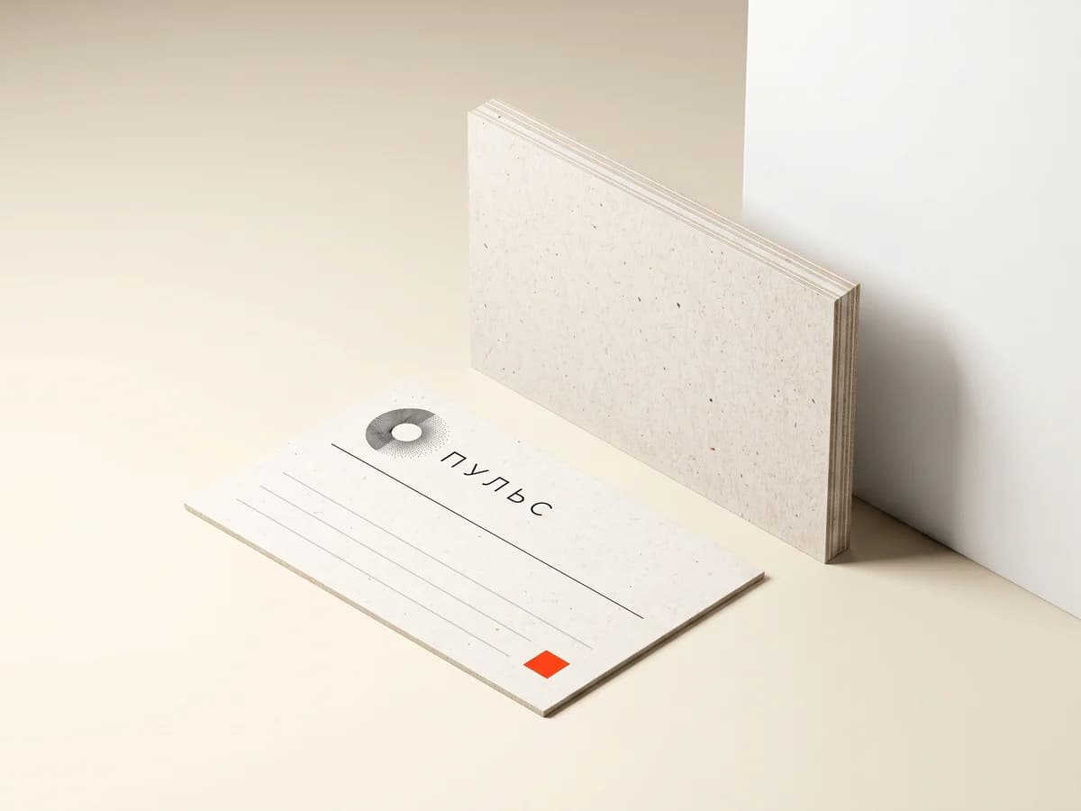 Картонные NFC-визитки стопкой